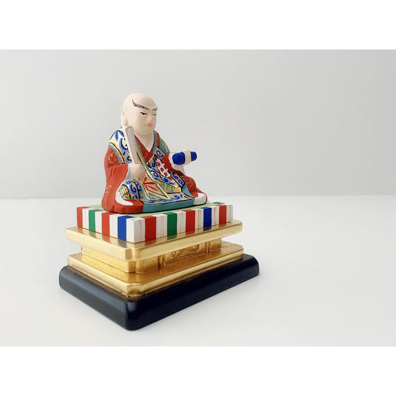 【フォロー割・新品】 三宝尊付き日蓮聖人　彩色　紅檀　総高さ約22.5㎝　日蓮 フォロー割・新品】 三宝尊付き日蓮聖人 彩色 紅檀 総高さ約22.5