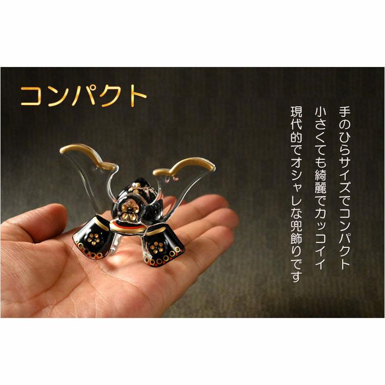 【未使用・保管品】端午の節句［ 兜飾り］一式　櫃飾り 節句飾り【端午の節句：現代調 クリスタル兜・黒翔（くろと）黒塗台付