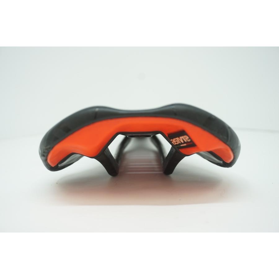 お買い得セール‼️アスチュート　サドル　カーボン SALE】ASTUTE 「アスチュート」 CARBONIO サドル / 大阪美原北店