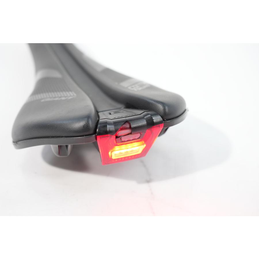 GIANT 「ジャイアント」 CONTACT FORWARD ライト付き サドル GIANT 「ジャイアント」 CONTACT FORWARD ライト付き サドル