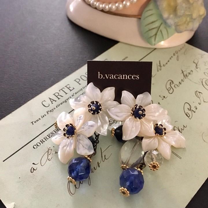 ピアス＆イヤリング│ 白蝶貝のエーデルワイスとラピスラズリ : b 