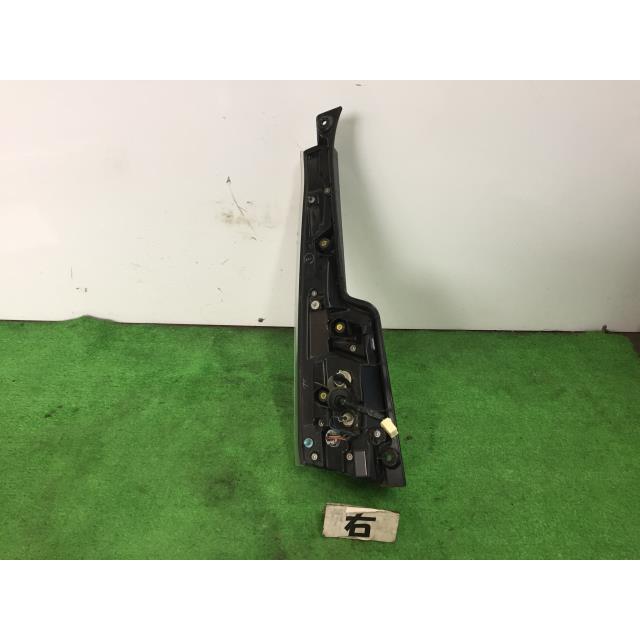 ステラ DBA-LA150F 右テールランプの画像