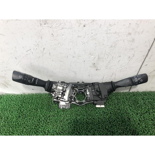トヨタ純正80系ヴォクシーライトスイッチ　ディマースイッチ84140-12A10 ヴォクシー DBA-ZRR80G ディマースイッチ 84140-12A10 【即納】 イン
