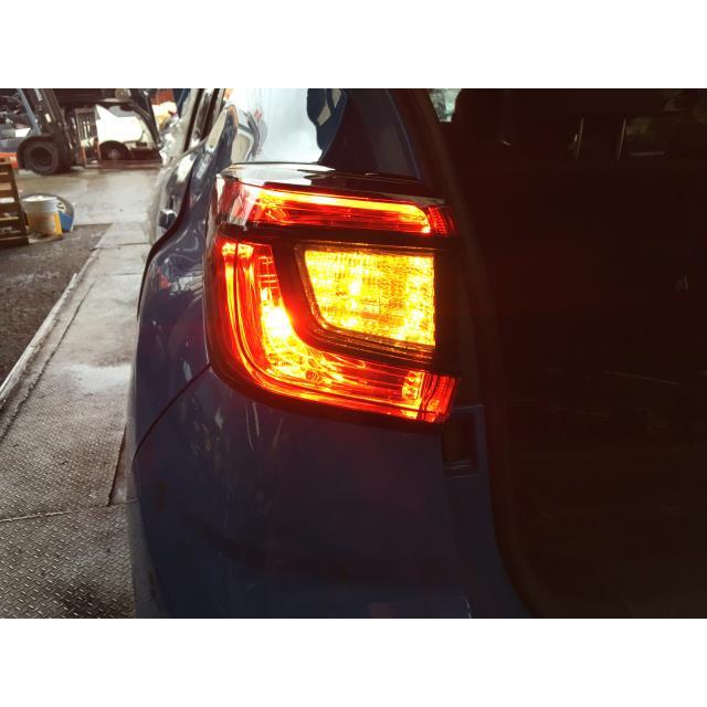 インプレッサ 3BA-GU6 左テールランプ W6357 84201FN030 【即納】 イン