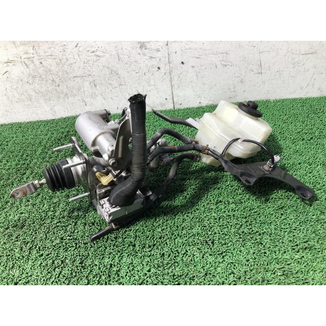 プリウスα DAA-ZVW41W ブレーキマスターASSY 47210-47270 47050-47100