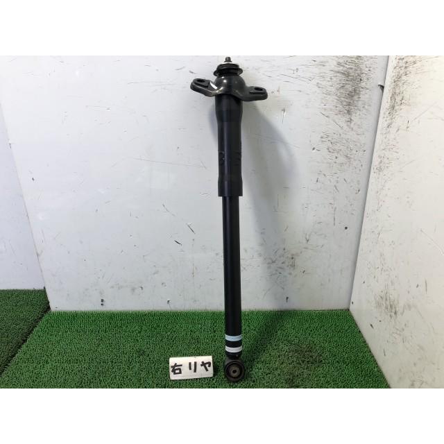 カローラクロス 3BA-ZSG10 右Rショックアブソーバー 48530-16570