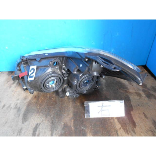 ブレイド DBA-AZE156H 右ヘッドランプASSYの画像