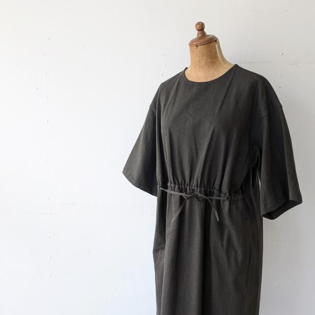 HAVERSACK 墨染ツイル5分袖ワンピース Ink dyed twill half-sleeve onepiece / 322530 | HAVERSACK | 13