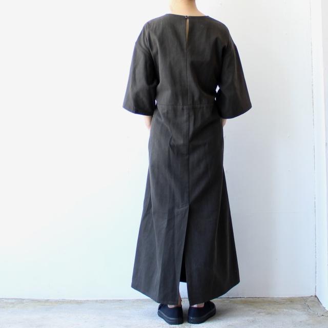HAVERSACK 墨染ツイル5分袖ワンピース Ink dyed twill half-sleeve onepiece / 322530 | HAVERSACK | 02