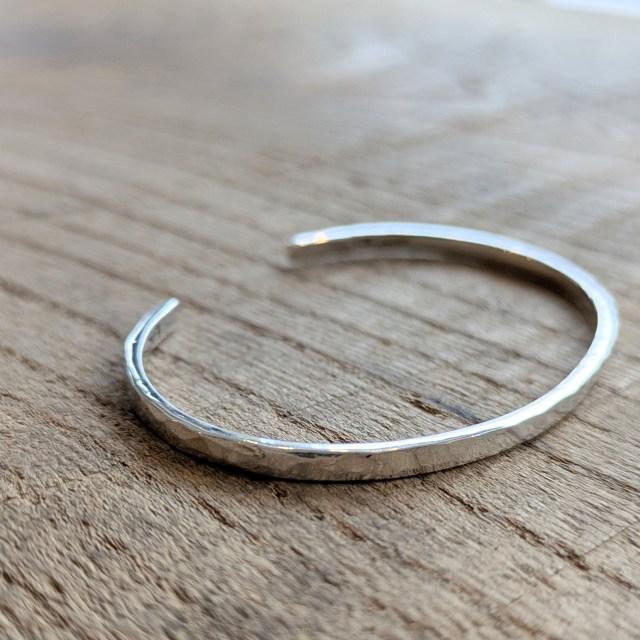 ERICKA NICOLAS BEGAY Ericka Nicolas Begay シルバーバングル Silver