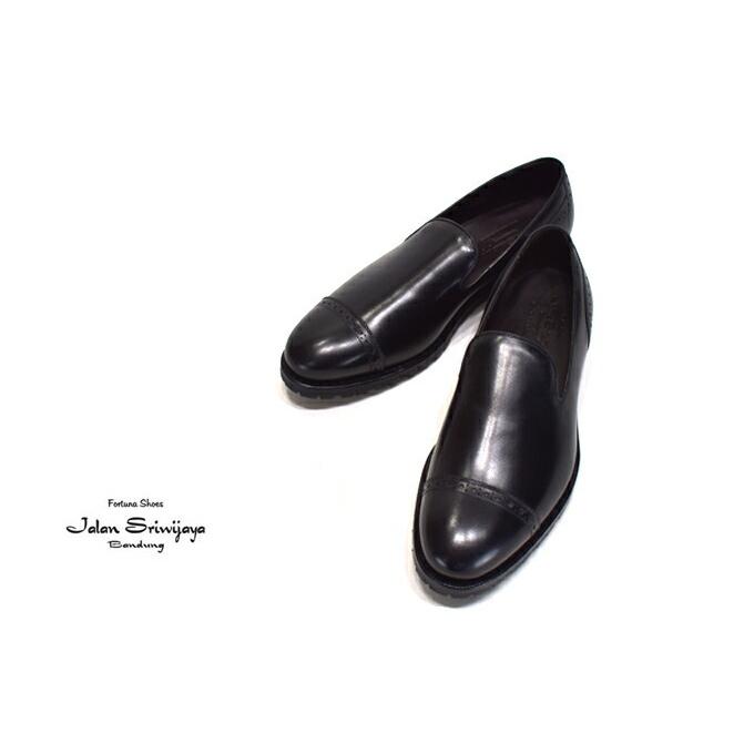 Jalan Sriwijaya / ジャラン スリウァヤ CALF LEATHER BROGUE SLIP-ONS