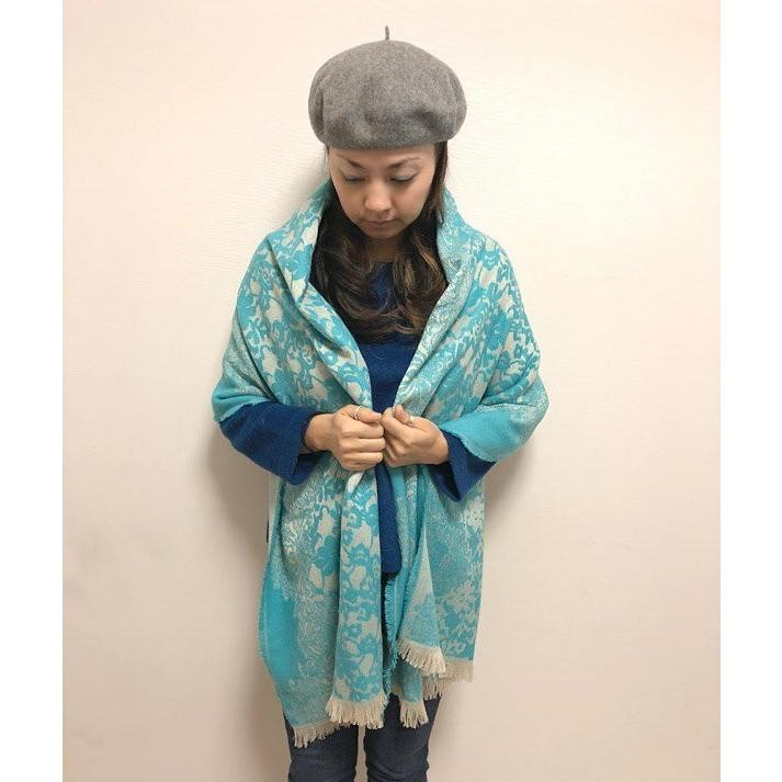 ストール ジャガード織り特有の立体的なフラワーモチーフがポイントの