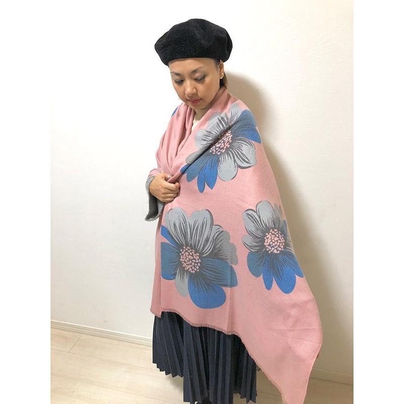 ストール マーガレットの花モチーフがオトナのフェミニンを誘う大判