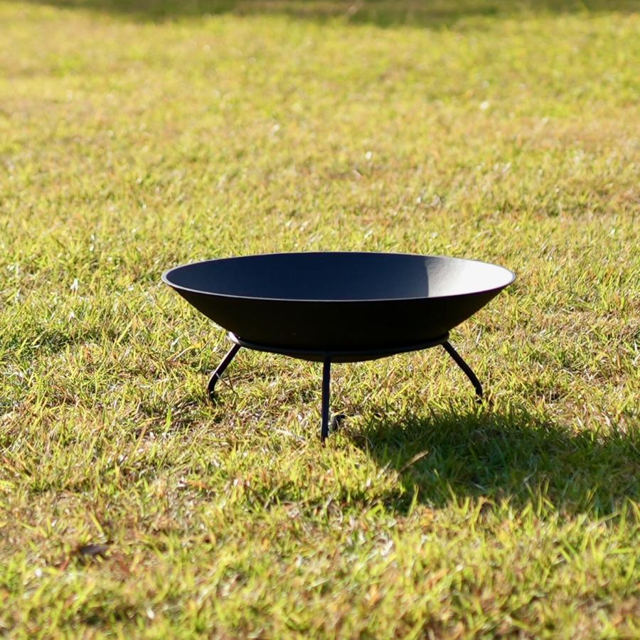 鋳物製ファイヤーピット、シンプルでスタイリッシュな焚き火台、庭や