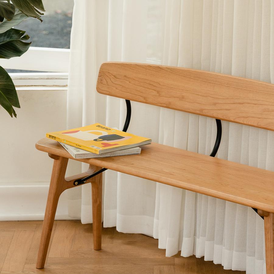 CAGUUU CAGUUU SUP級チェリーウッド製アーチ型背もたれデザインの北欧