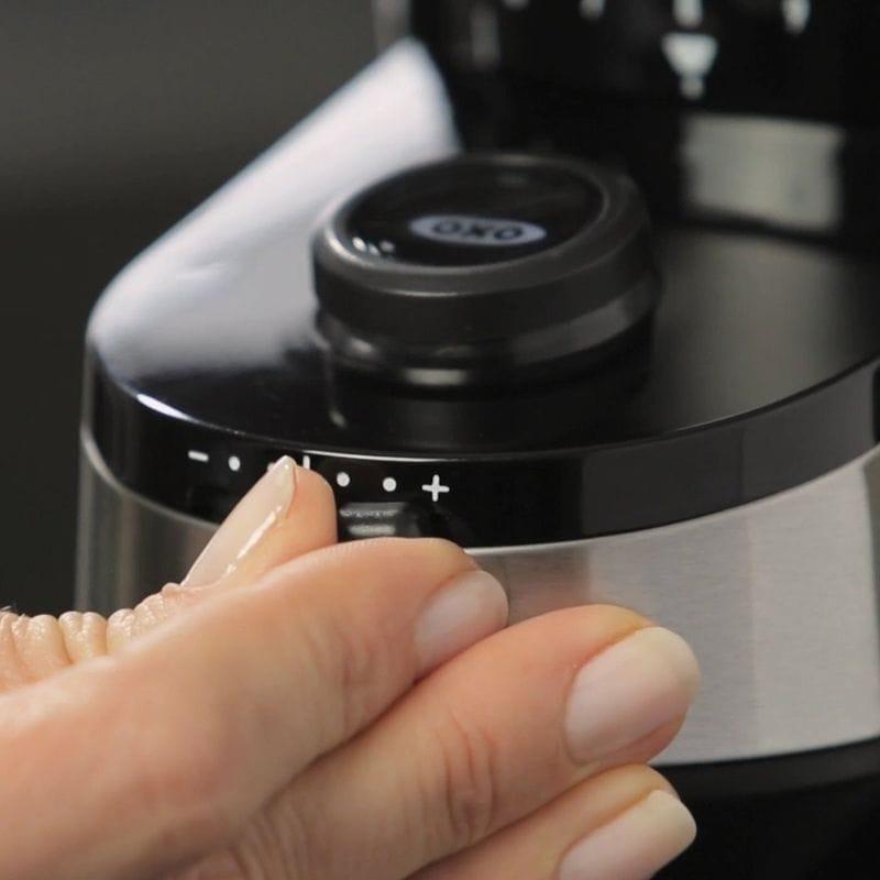 オクソー コーヒーグラインダー 豆挽き OXO On Barista Brain Conical Burr Coffee Grinder 家電の画像
