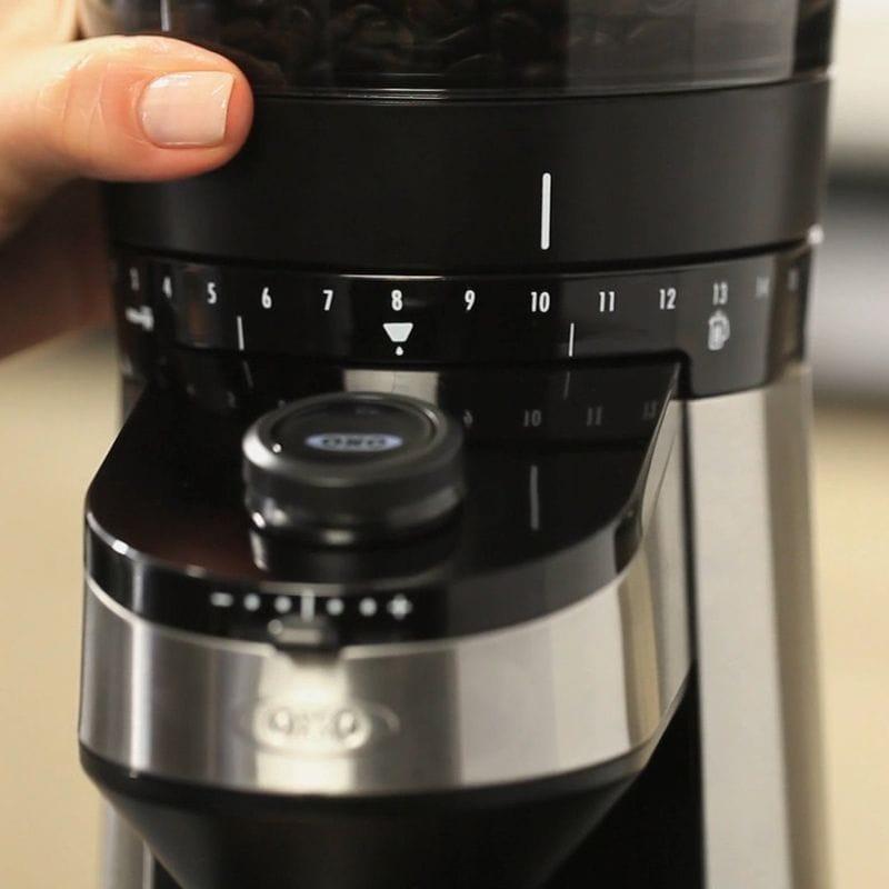 オクソー コーヒーグラインダー 豆挽き OXO On Barista Brain Conical Burr Coffee Grinder 家電の画像
