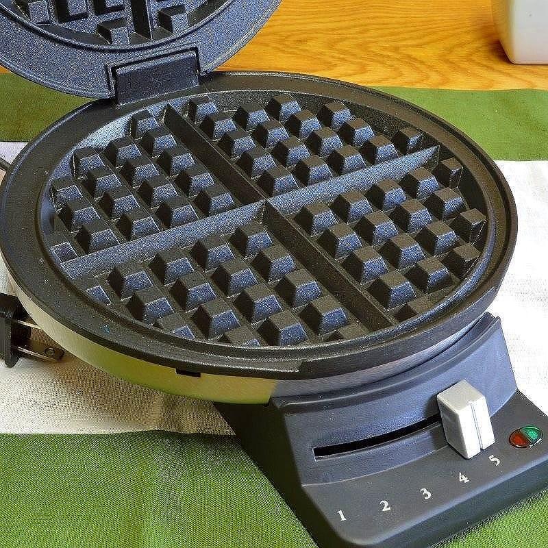100％品質 クイジナート ワッフルメーカー 4枚焼 丸型 BPAフリー Cuisinart Waffle Maker WMRCA 家電