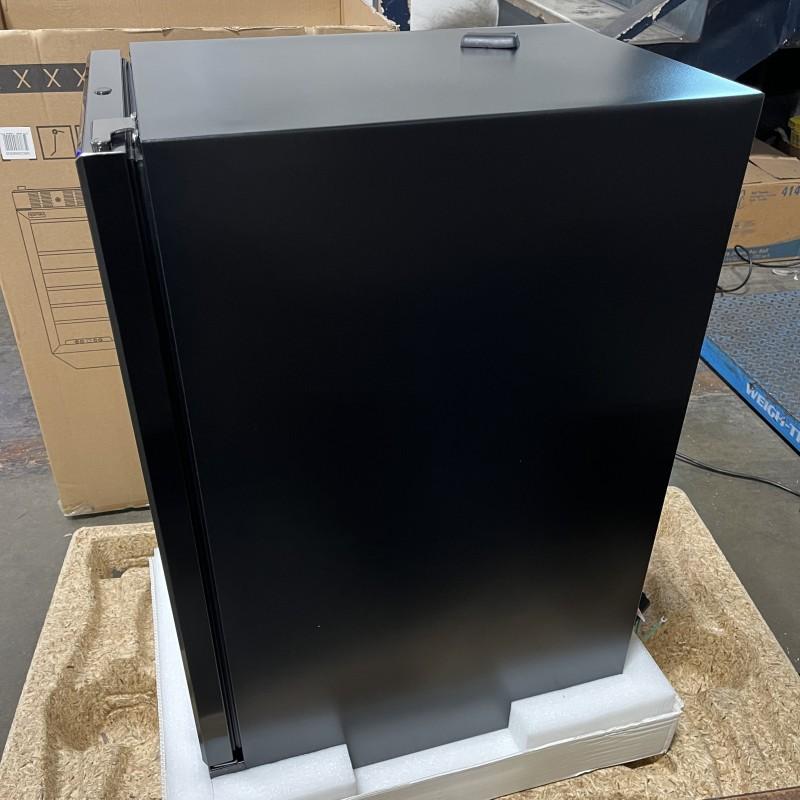 冷蔵庫 ビルトイン 最大96缶 ビバレッジクーラー ガラスドア ブラック ステンレス ニューエアー NewAir NBC096BS00 Beveragの画像