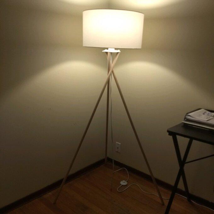 フロアランプ 三脚 高さ155cm 木製スタンド Kennerson 60.2 フロアランプ 三脚 高さ155cm 木製スタンド Kennerson 60.2