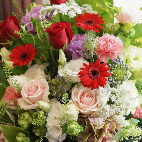 フラワーアレンジメント 花束 プレゼント おしゃれ　誕生日 生花 季節のおまかせアレンジメント