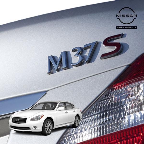 フーガ　Y51 M37S インフィニティ　リアエンブレム　2 インフィニティ純正 フーガ Y51型 FUGA INFINITI M37S リアエンブレム