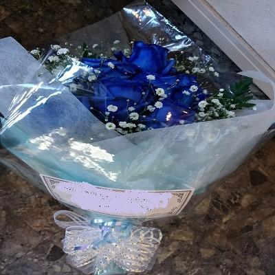 １０本のブルーローズとカスミソウの花束！メッセージそ添えて花束を！ |  | 06