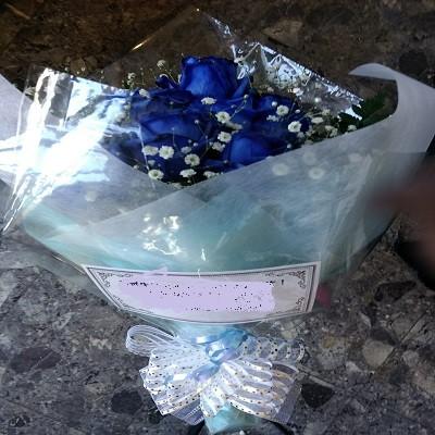 １０本のブルーローズとカスミソウの花束！メッセージそ添えて花束を！ |  | 08