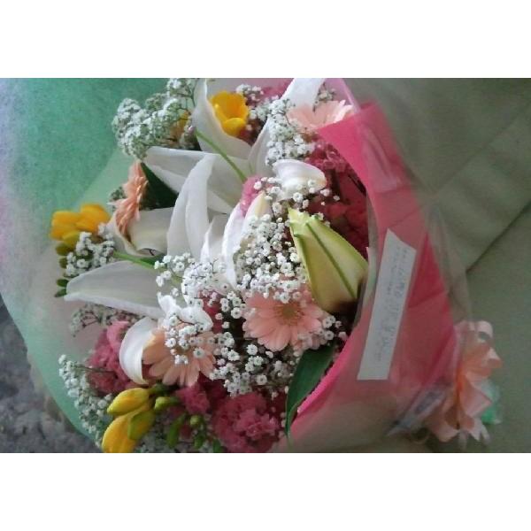 豪華なカサブランカと可愛らしいガーベラのミックスした花束！ |  | 01