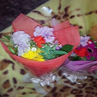 可愛らしい色とりどりのミニブーケ風花束にメッセージも添えてちょっとした贈り物に【10束以上からのご注文で☆１束￥8２0円花束】 |  | 05