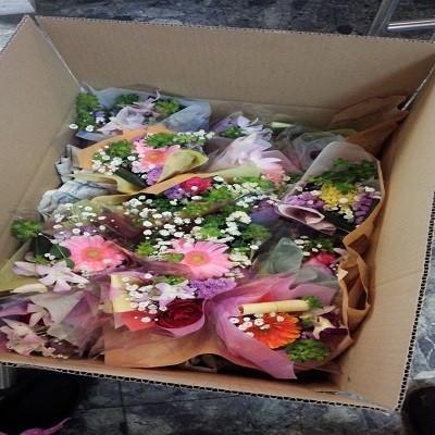 可愛らしい色とりどりのミニブーケ風花束にメッセージも添えてちょっとした贈り物に【10束以上からのご注文で☆１束￥8２0円花束】 |  | 07