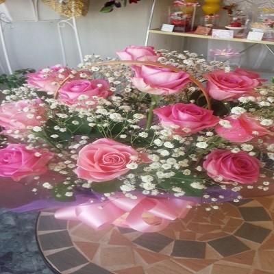 ドーム型のたくさんのカスミソウにピンクのバラの可愛らしいお花を贈り物に☆ |  | 04