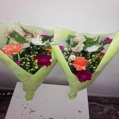 輪菊・小菊・カーネーションがメインの供花１対セット（２束） |  | 02