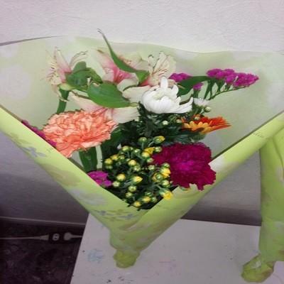 輪菊・小菊・カーネーションがメインの供花１対セット（２束） |  | 04