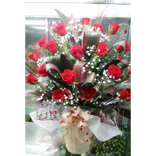 赤い薔薇をメインに☆☆シンプル綺麗でゴージャスなフラワーアレンジ! | 