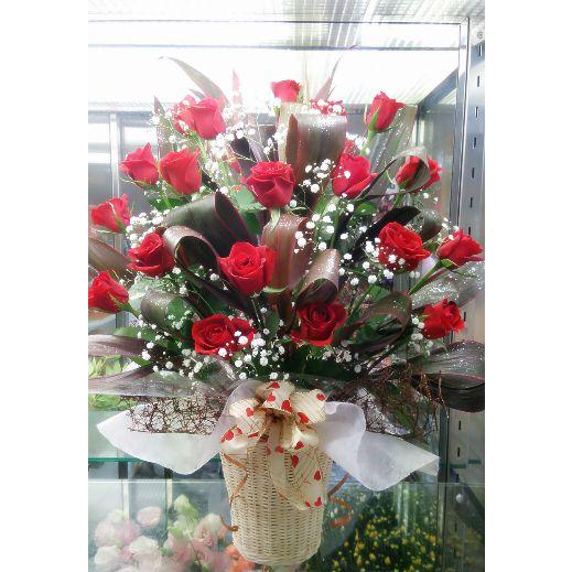 赤い薔薇をメインに☆☆シンプル綺麗でゴージャスなフラワーアレンジ! |  | 03