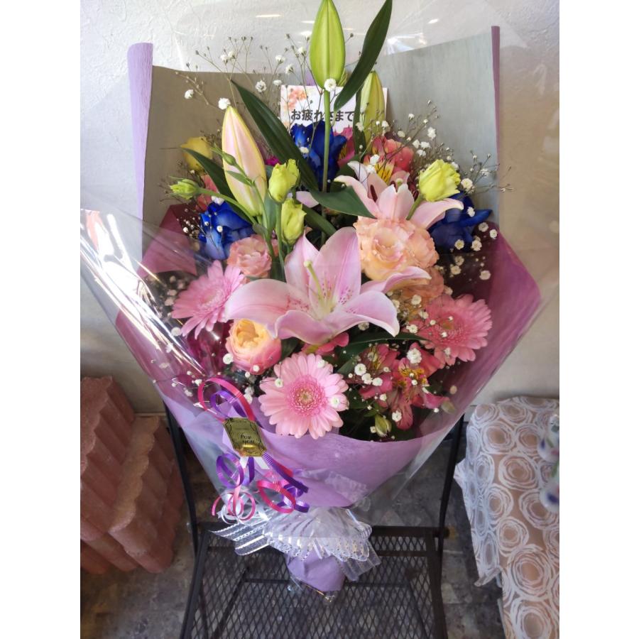 ボリュームあるピンクのユリ、可愛いらしいガーベラにブルーローズの花束。 |  | 01