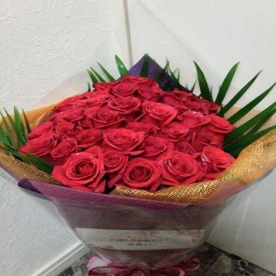 キラキラとラメの付いた【赤いバラ】40本の花束を記念日などの贈りものに |  | 01