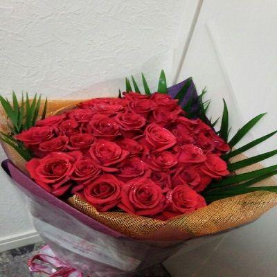 キラキラとラメの付いた【赤いバラ】40本の花束を記念日などの贈りものに |  | 04