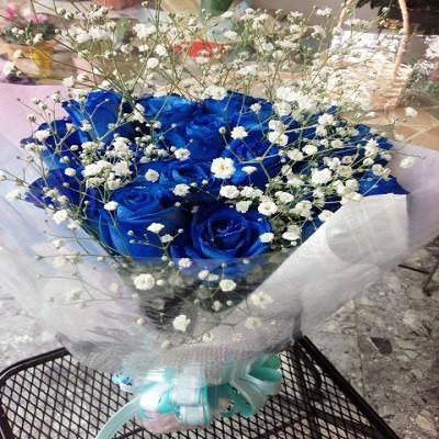 １本￥720円！【10本以上〜のご注文です】☆青いバラ（ブルーローズ）とカスミソウとラメちりばめてキラキラとした花束！ |  | 01