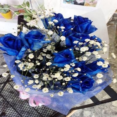 １本￥720円！【10本以上〜のご注文です】☆青いバラ（ブルーローズ）とカスミソウとラメちりばめてキラキラとした花束！ |  | 05