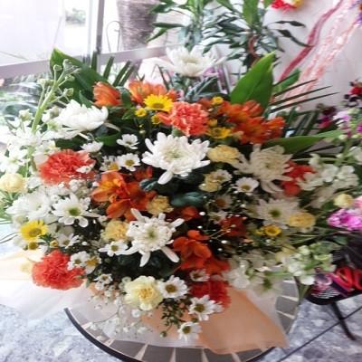 オレンジ色の好な方へお悔みの花籠アレンジ |  | 05