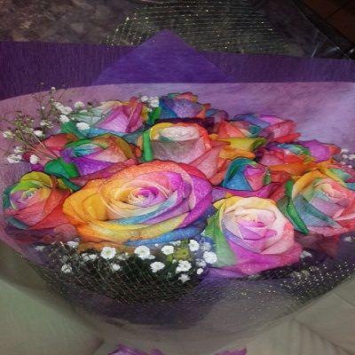 10本のレインボーローズとカスミソウの花束を特別な日のサプライズの贈り物に！（*^_^*） |  | 01