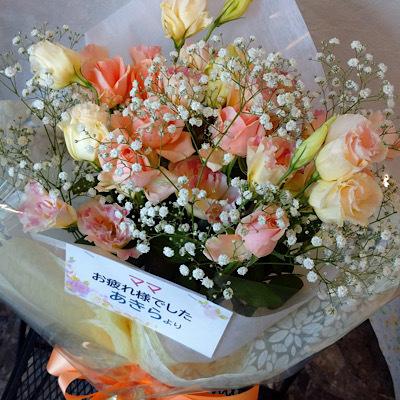 サーモンオレンジ系の暖かみのある花束を贈りものに！ |  | 01