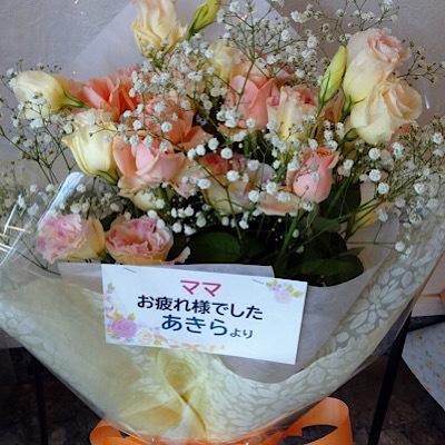 サーモンオレンジ系の暖かみのある花束を贈りものに！ |  | 03