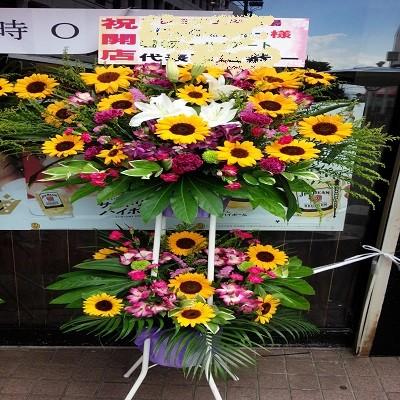 夏の花、ひまわりとカサブランカの生花スタンド2段！女性に人気のある贈り物です | 