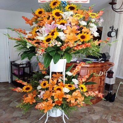 オレンジのユリがメインで他、季節のお花をミックスさせた豪華な、お祝いスタンド２段☆ | 