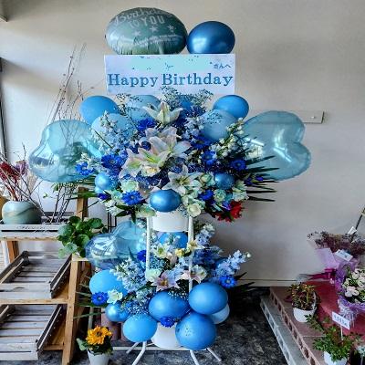ブルー・水色系で纏めた可愛らしいバルーンスタンド生花2段 |  | 01