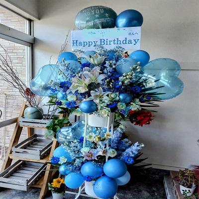 ブルー・水色系で纏めた可愛らしいバルーンスタンド生花2段 |  | 02