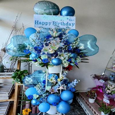 ブルー・水色系で纏めた可愛らしいバルーンスタンド生花2段 |  | 03